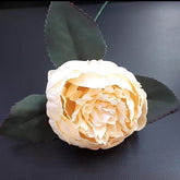 Capete de bujor artificial crem – material textil, diametru 9 cm, lungime 26 cm